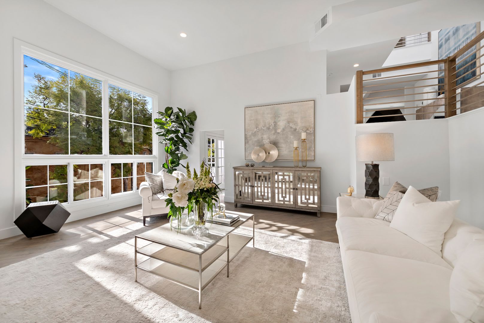 Beautifully Renovated Hollywood Hills House – photo 1