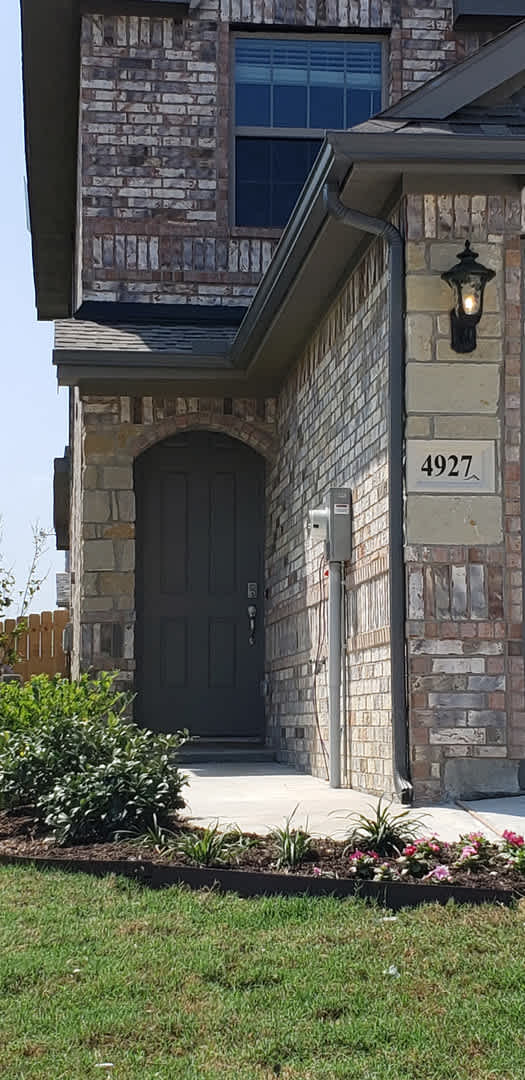 Serene Townhouse Living With Country Charm – photo 1 of 26