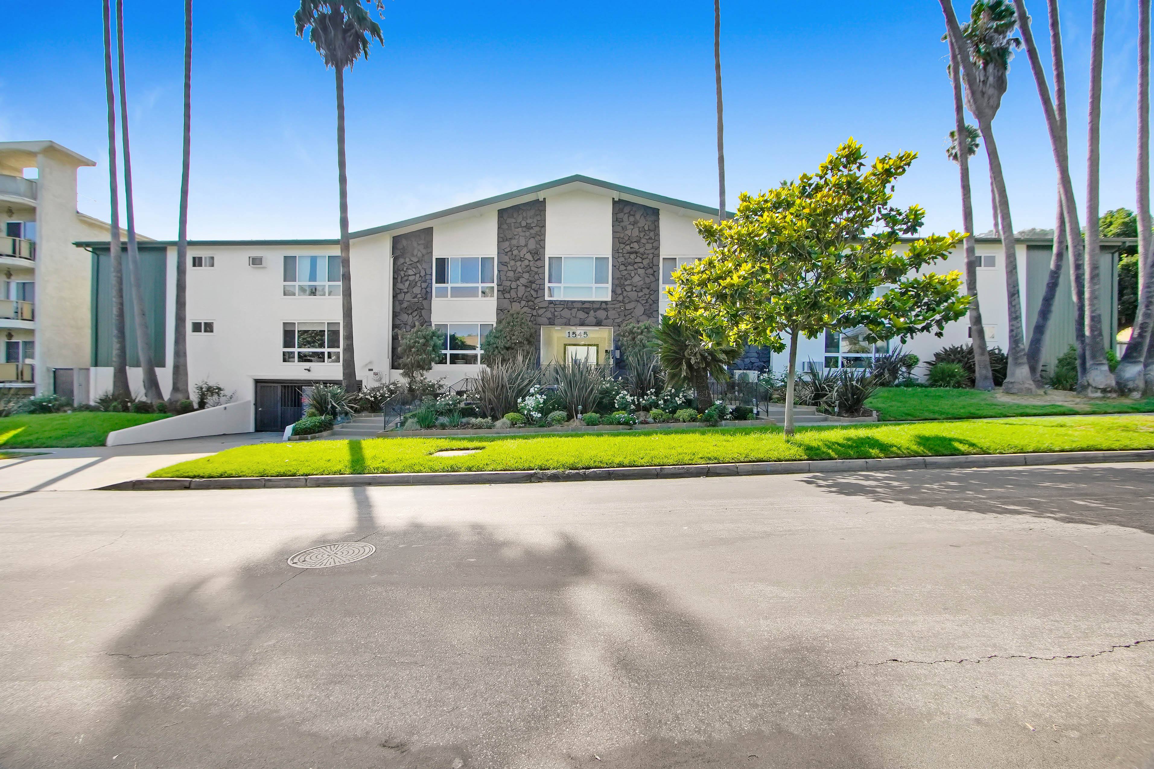 1545 N Laurel – photo 1