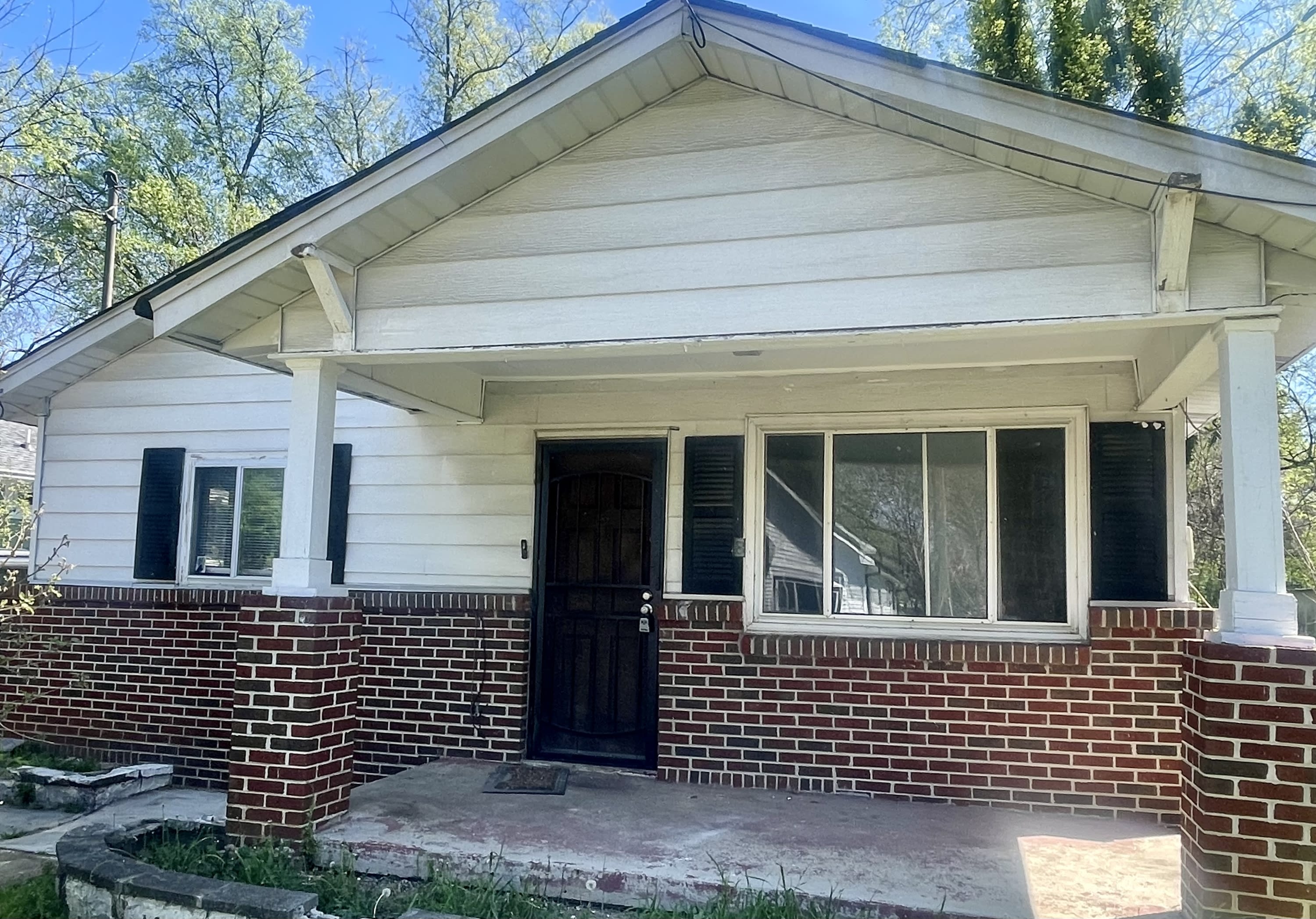 1210 Sheridan Ave – photo 1