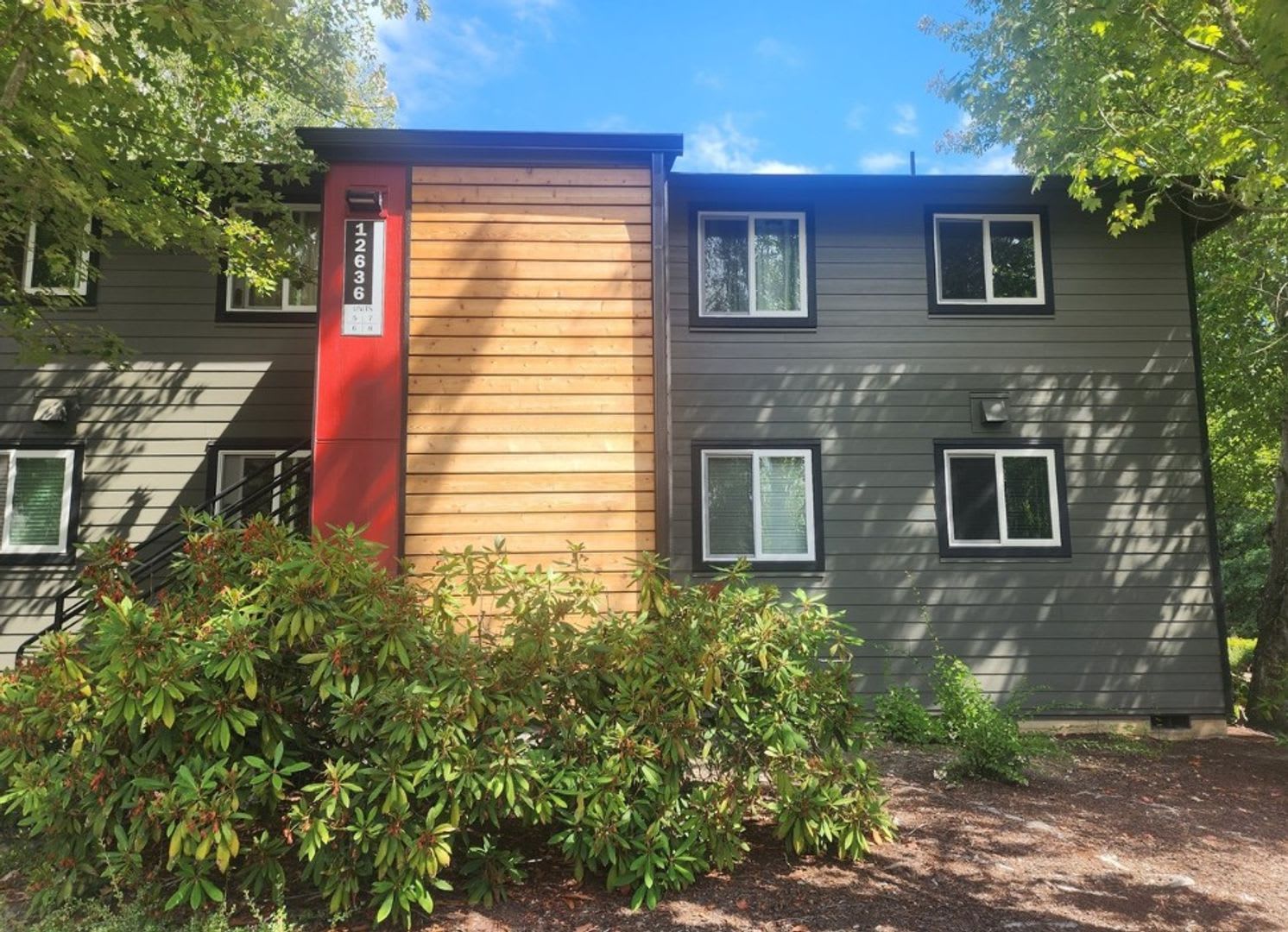Cozy one-bedroom in nicely kept complex with Pool, Sauna, Tennis Court and more! – photo 1 of 14