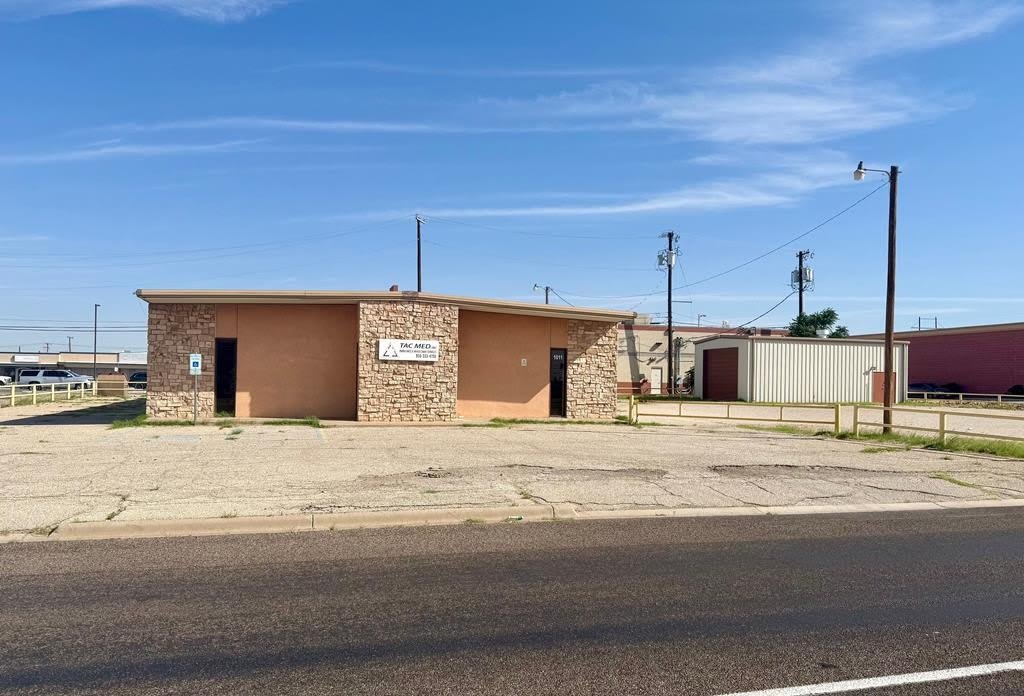 1011 E 7Th St – photo 1