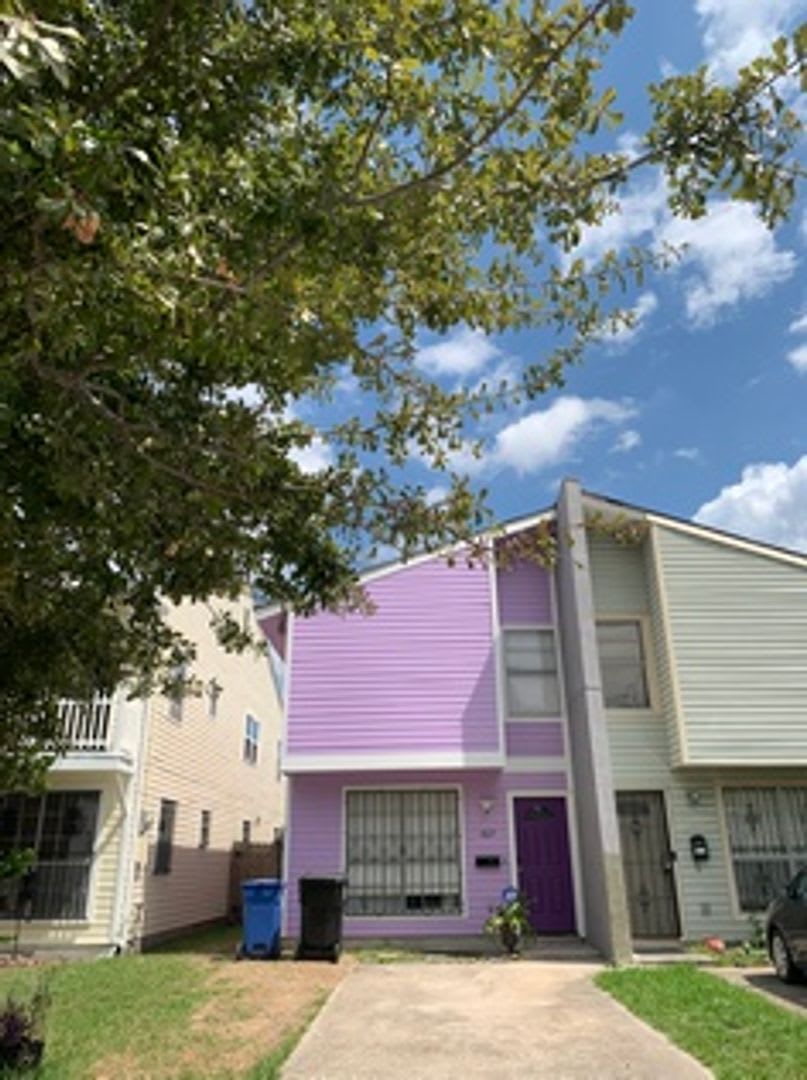 3 Bedroom Townhome Just 3 Blocks from St. Charles Ave. – photo 1