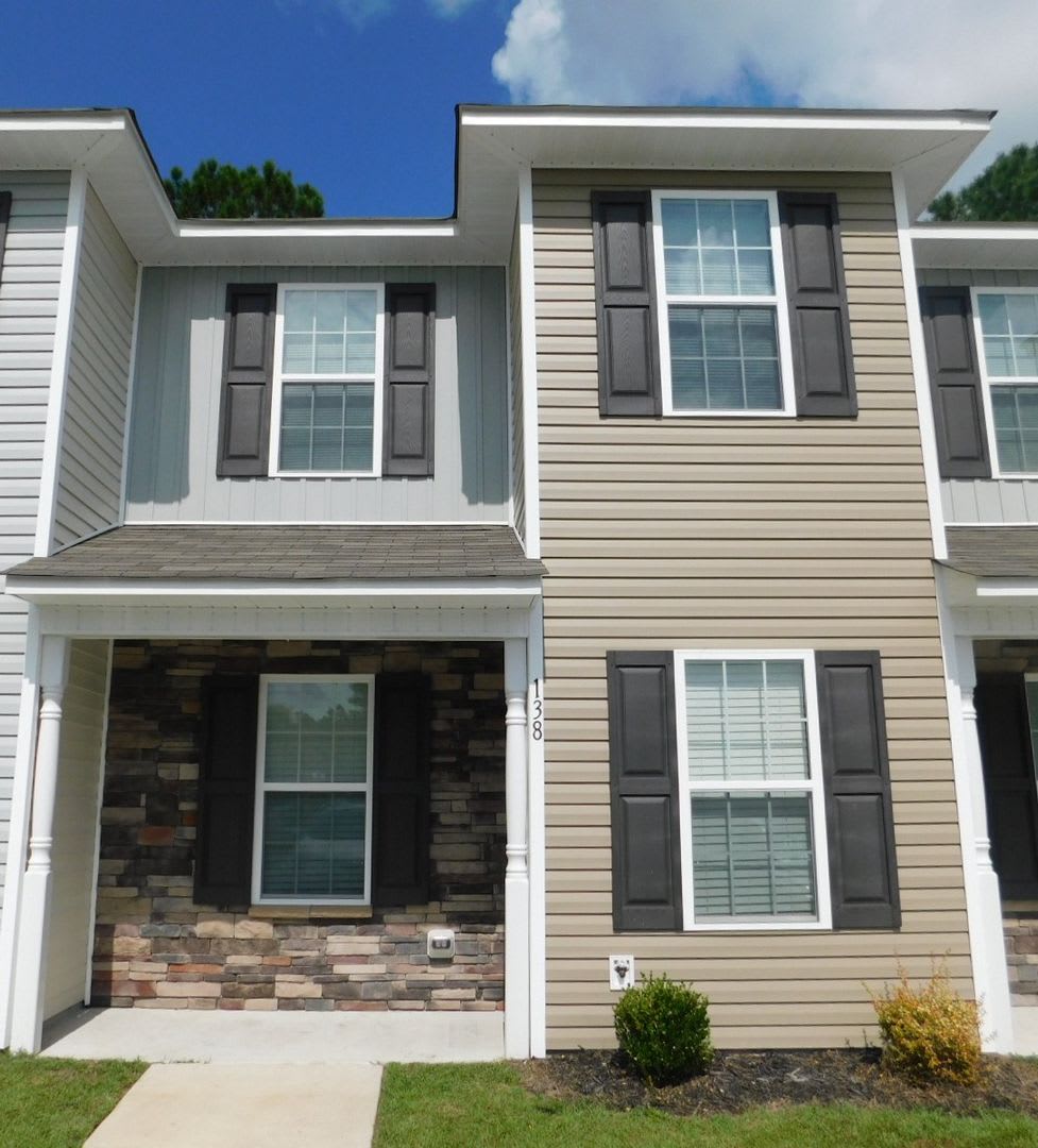 Like New Townhome! – photo 1 of 24