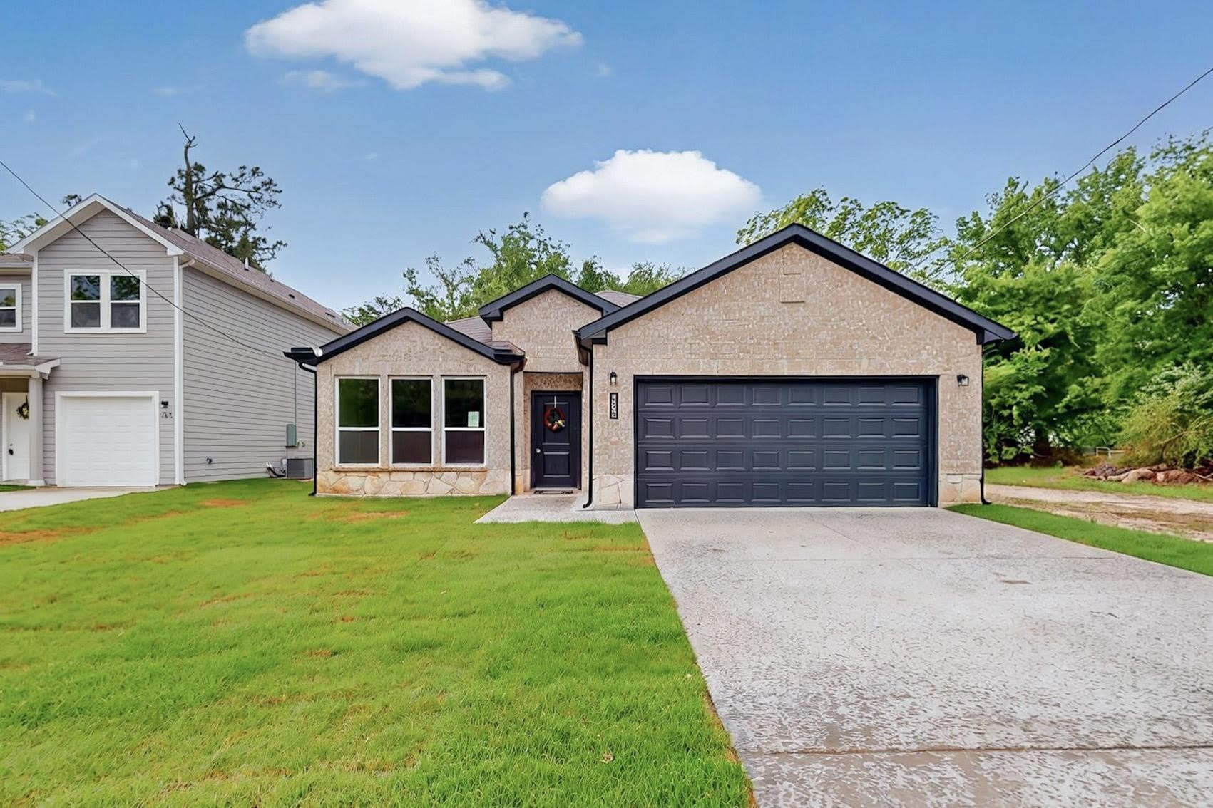 415 Martin Luther King Jr Street – photo 1 of 39