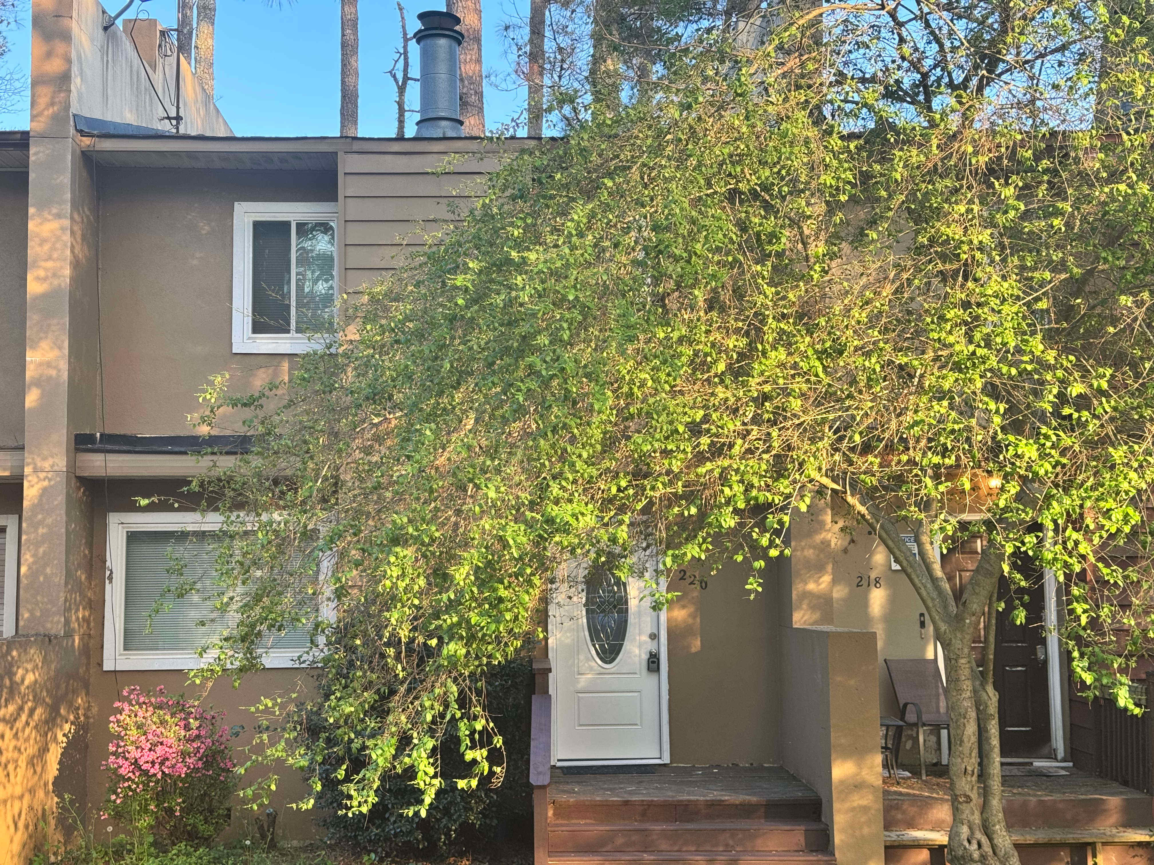 220 Charleston Ave – photo 1