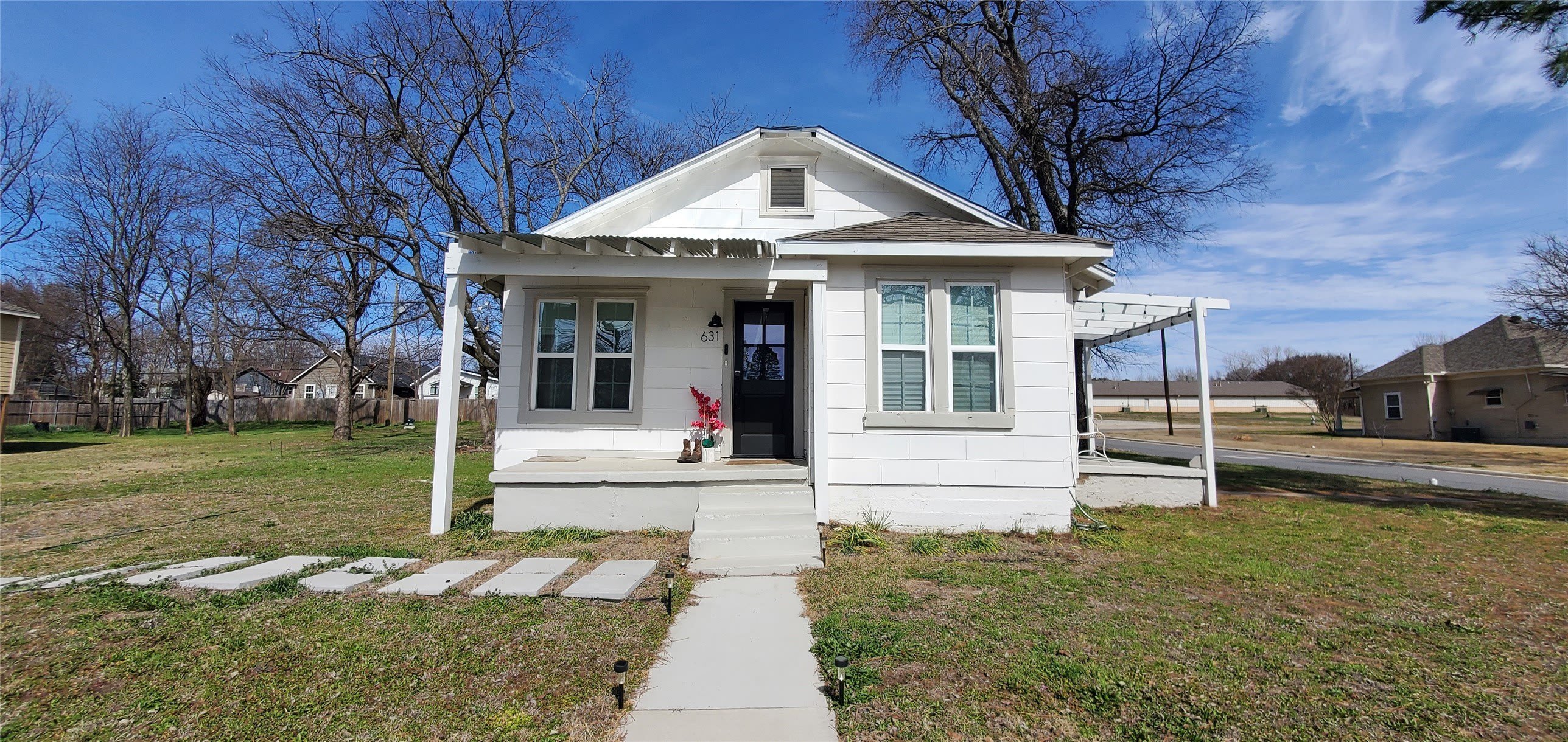 631 E Murray Street – photo 1 of 80