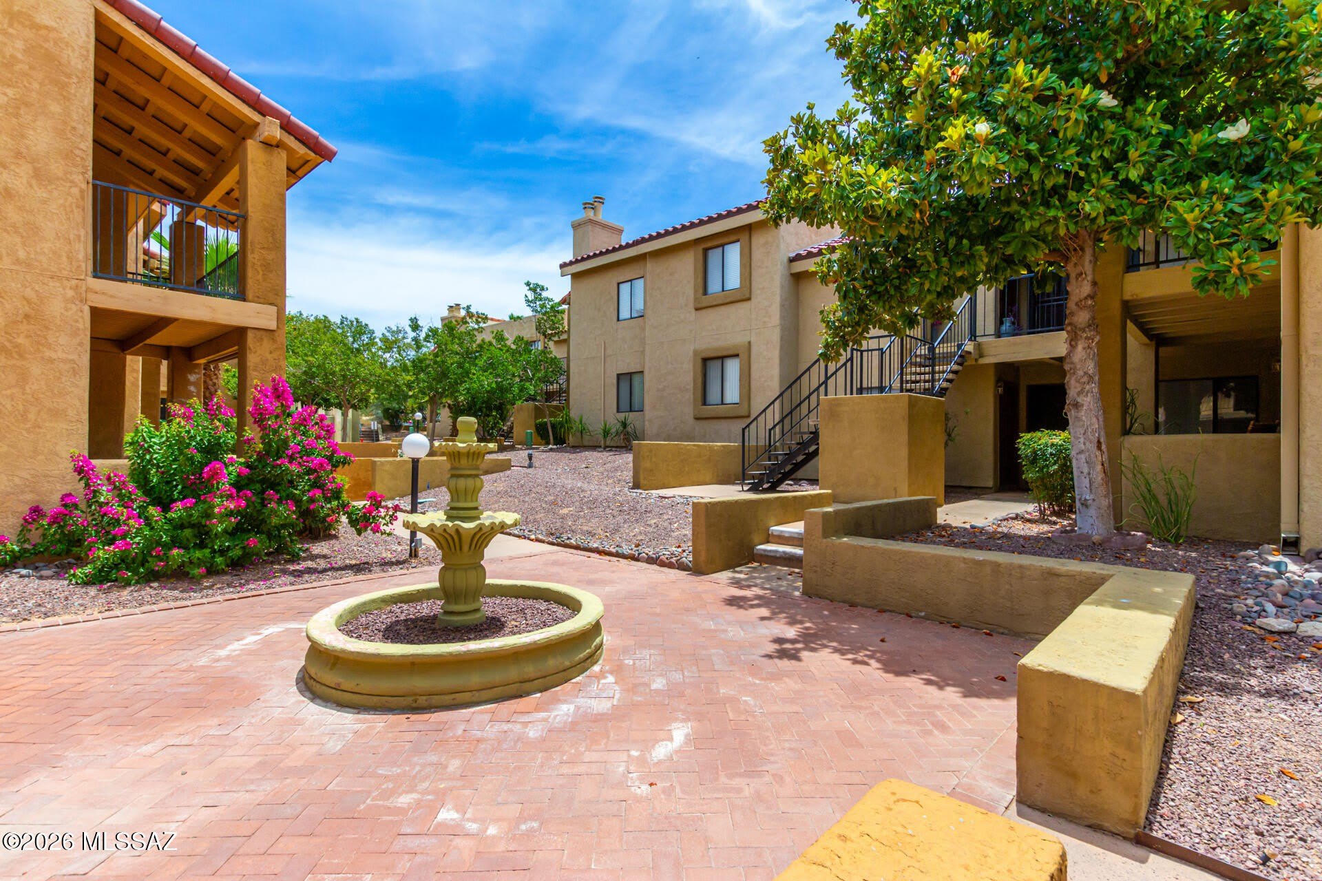 8255 N Oracle – photo 1 of 28