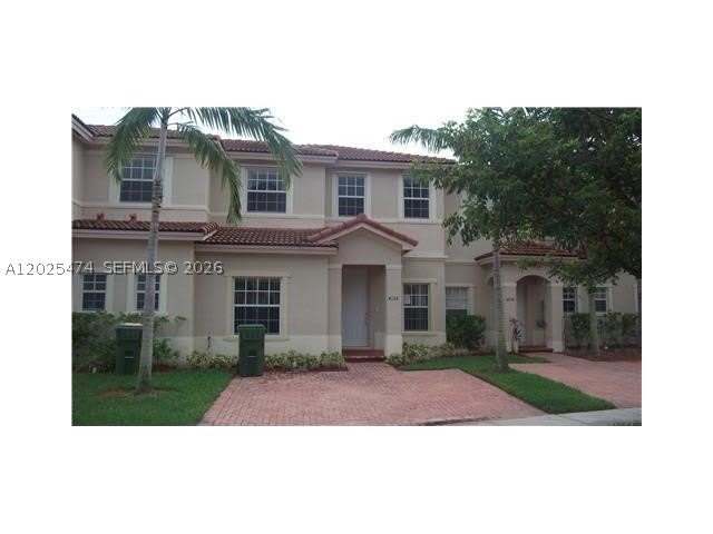 4136 NE 24th St – photo 1