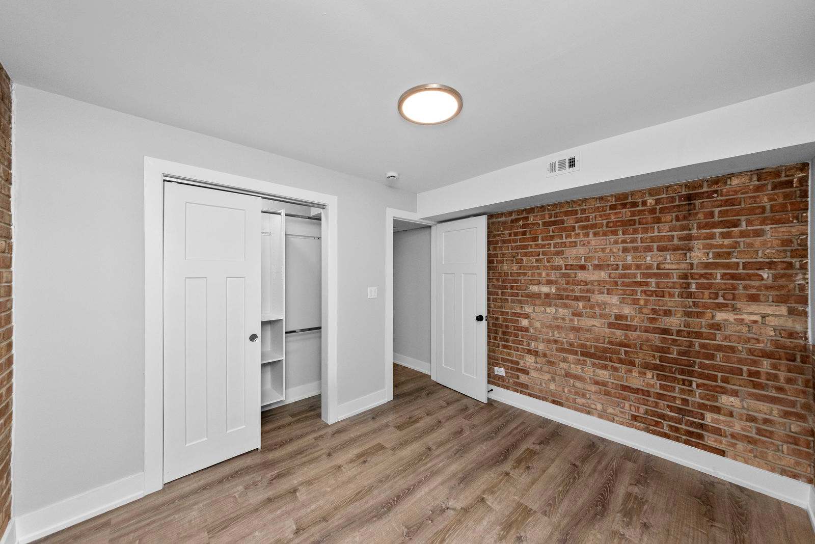 1220 North La Salle Drive – photo 1