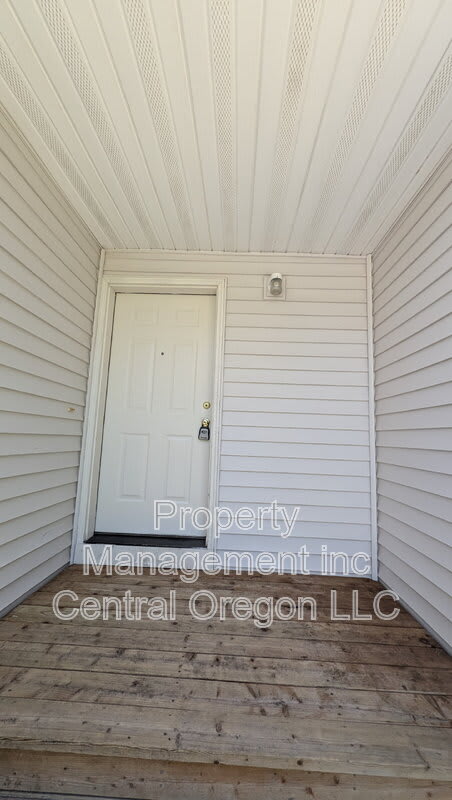 2110 Baines Blvd – photo 1 of 18
