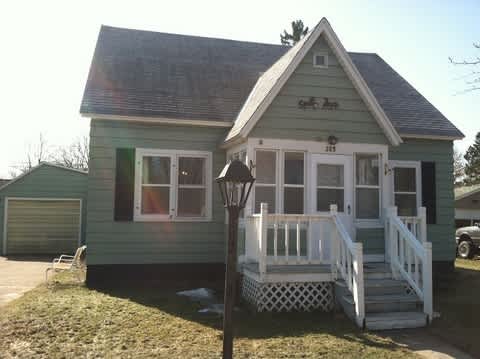 3 Bed 1 Bath Single Family Home In Rothschild – photo 1 of 37