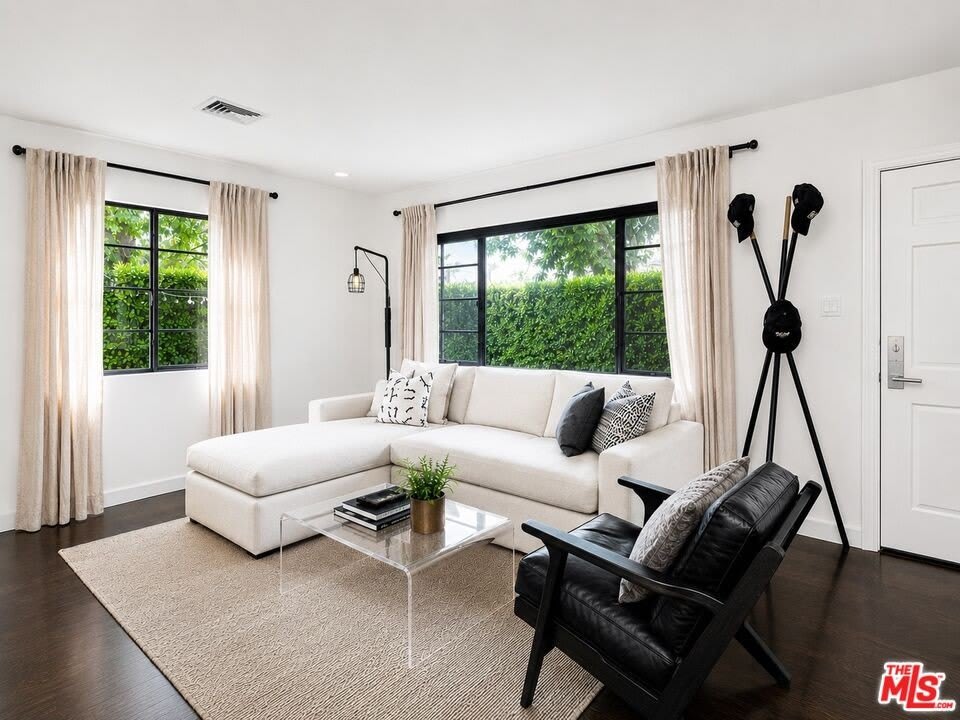 502 Strand St – photo 1 of 17