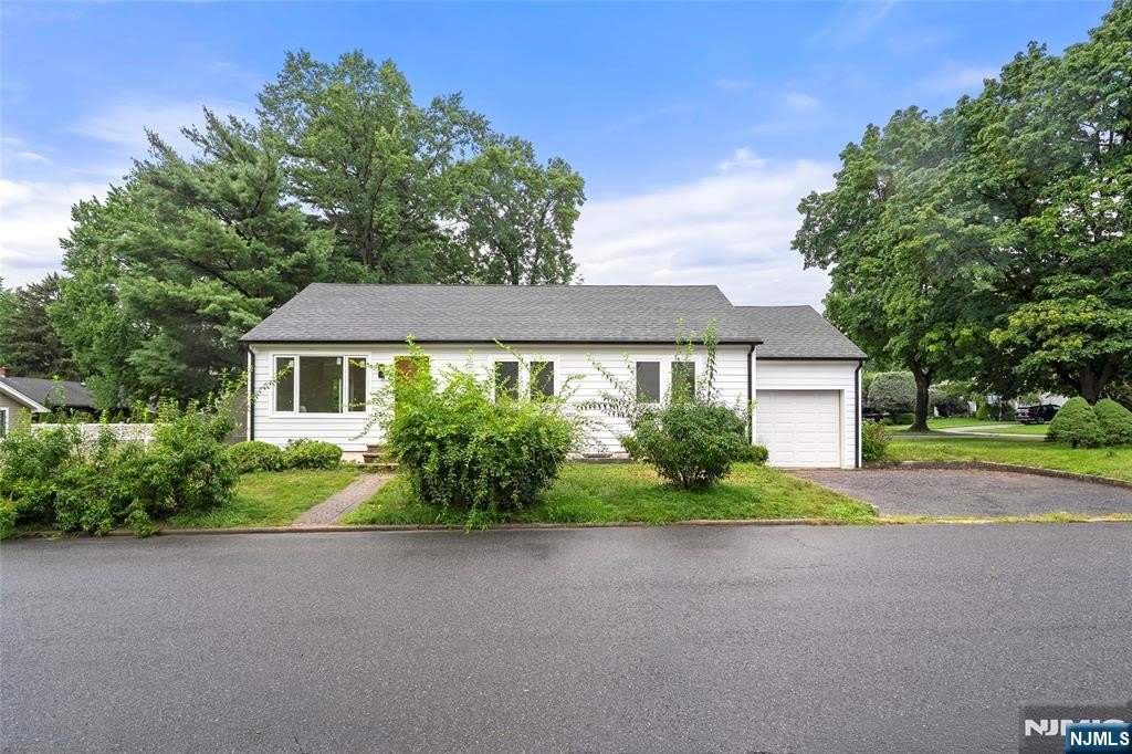 41 Monument Place – photo 1 of 25