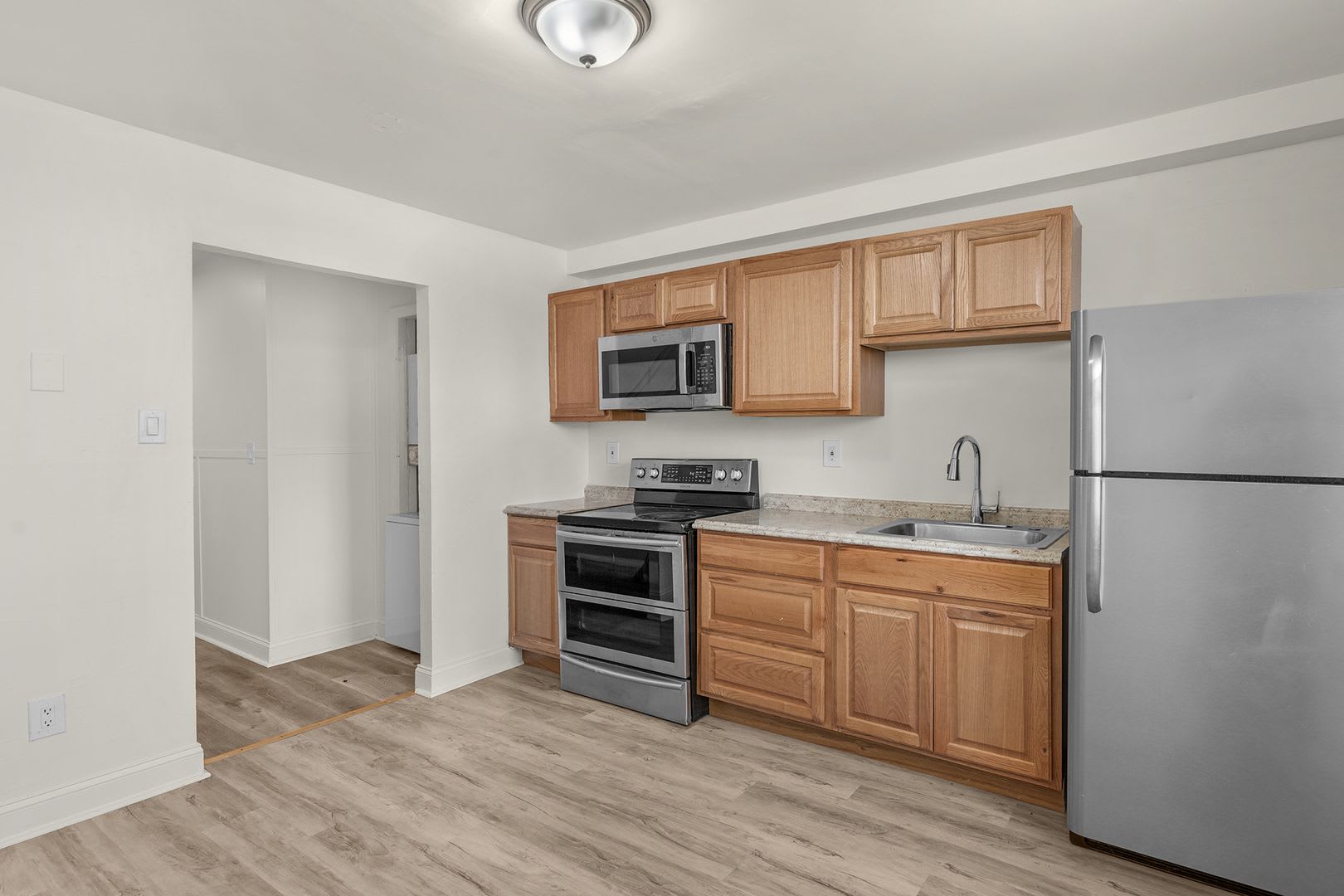 Lovely 3 Bedroom 2 Bathroom Rowhome for Rent – photo 1