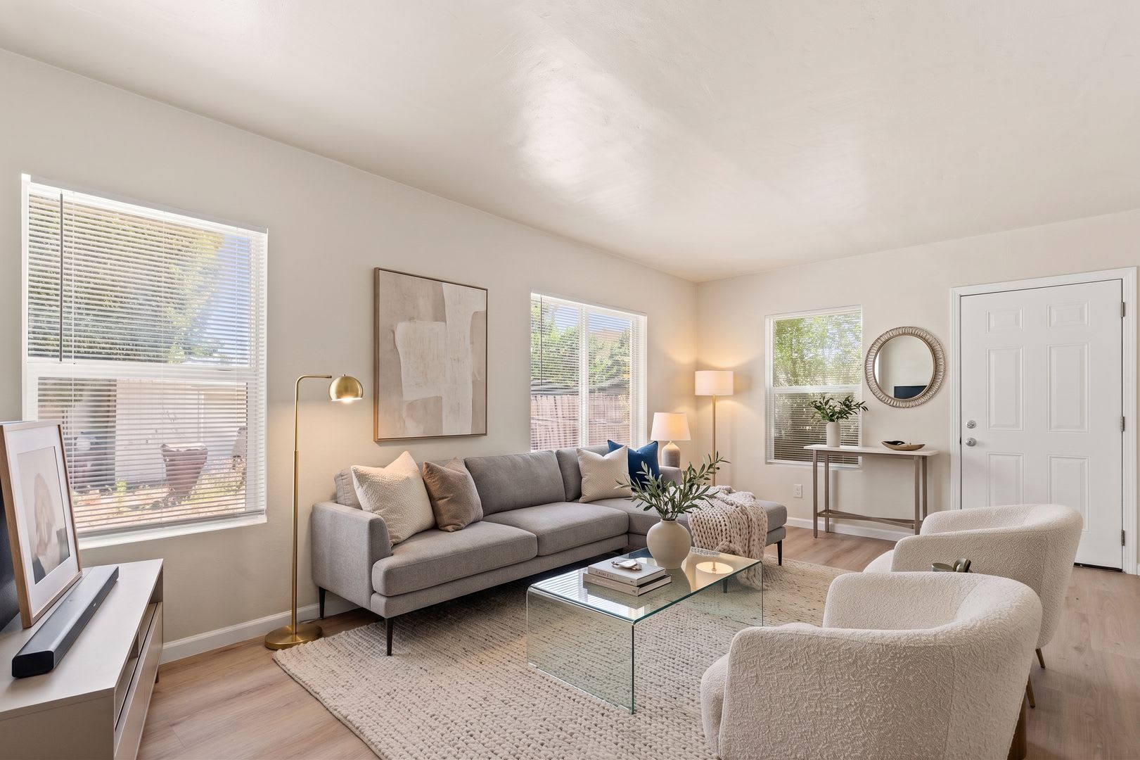 Fully Remodeled Oakland 2 Bed w/ Off-Street Parking & Beautiful Cabinets – photo 1