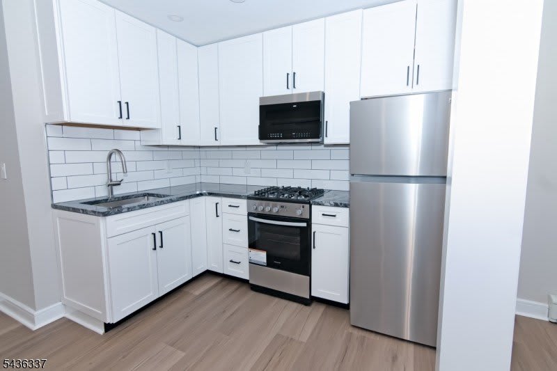 162 Spring St – photo 1 of 31
