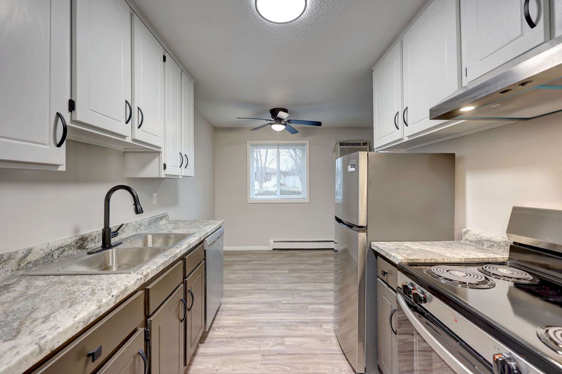 Royal Oaks Apts. – photo 1 of 28