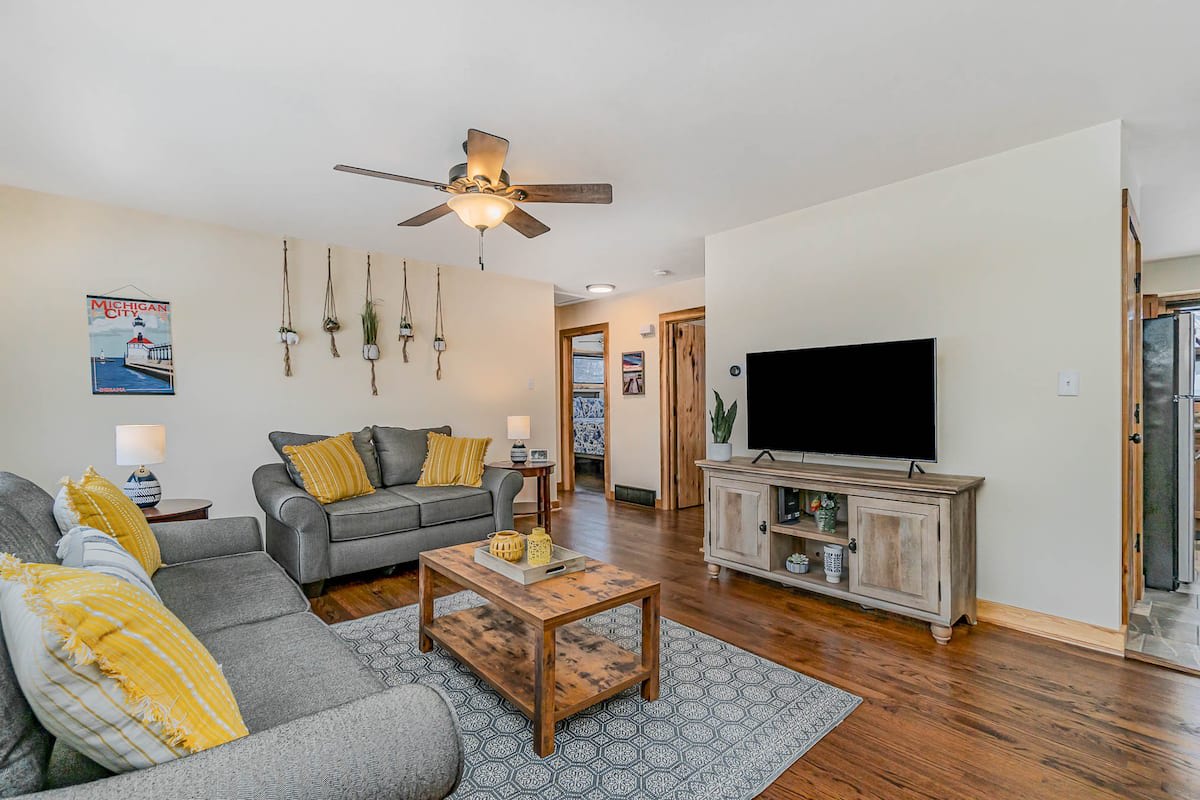 712 N Roeske Ave – photo 1 of 35