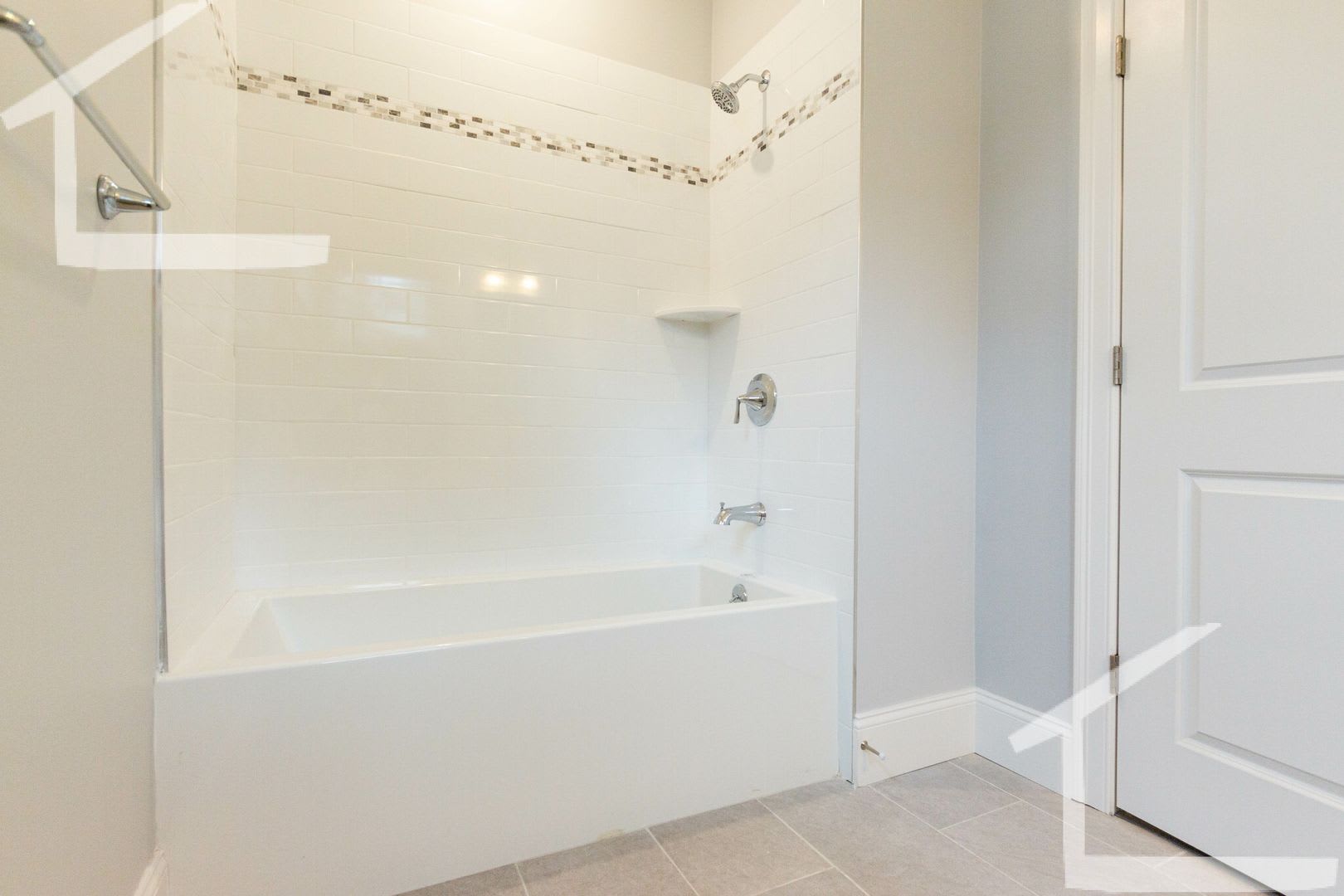 Charming 4 Bedroom Duplex-No Broker Fee – photo 1