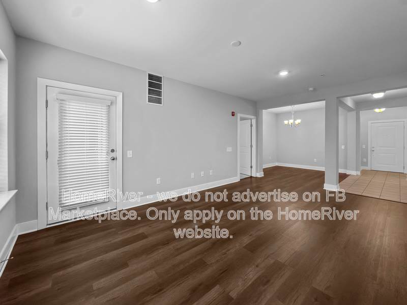 2907 Bleeker St – photo 1 of 20