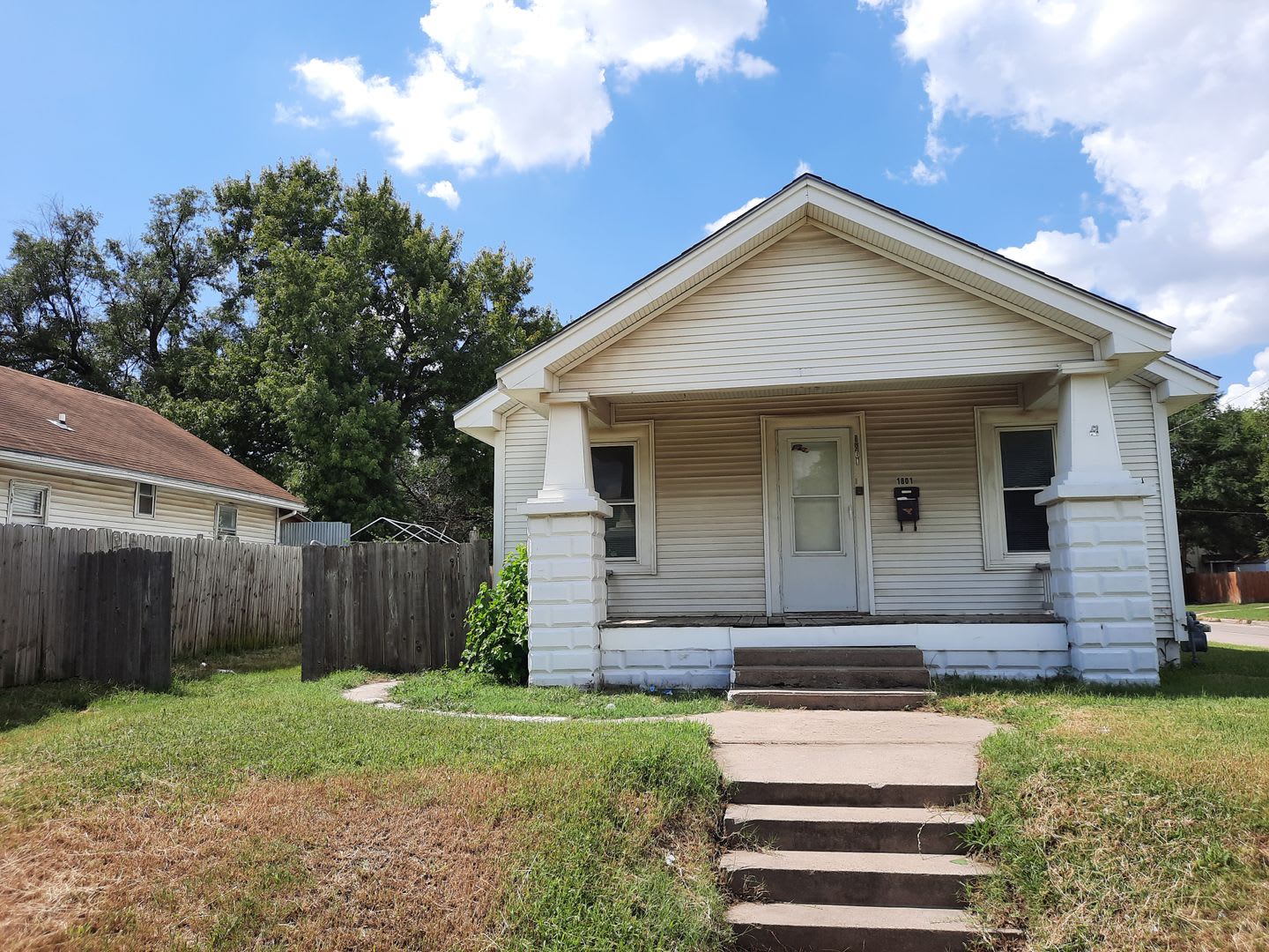 1195 1 Bedroom 2 Bathroom Plus 2 Bonus Rooms And Office Space Single Family Home Directly Across From Linwood Park And Linwood Elementary – photo 1