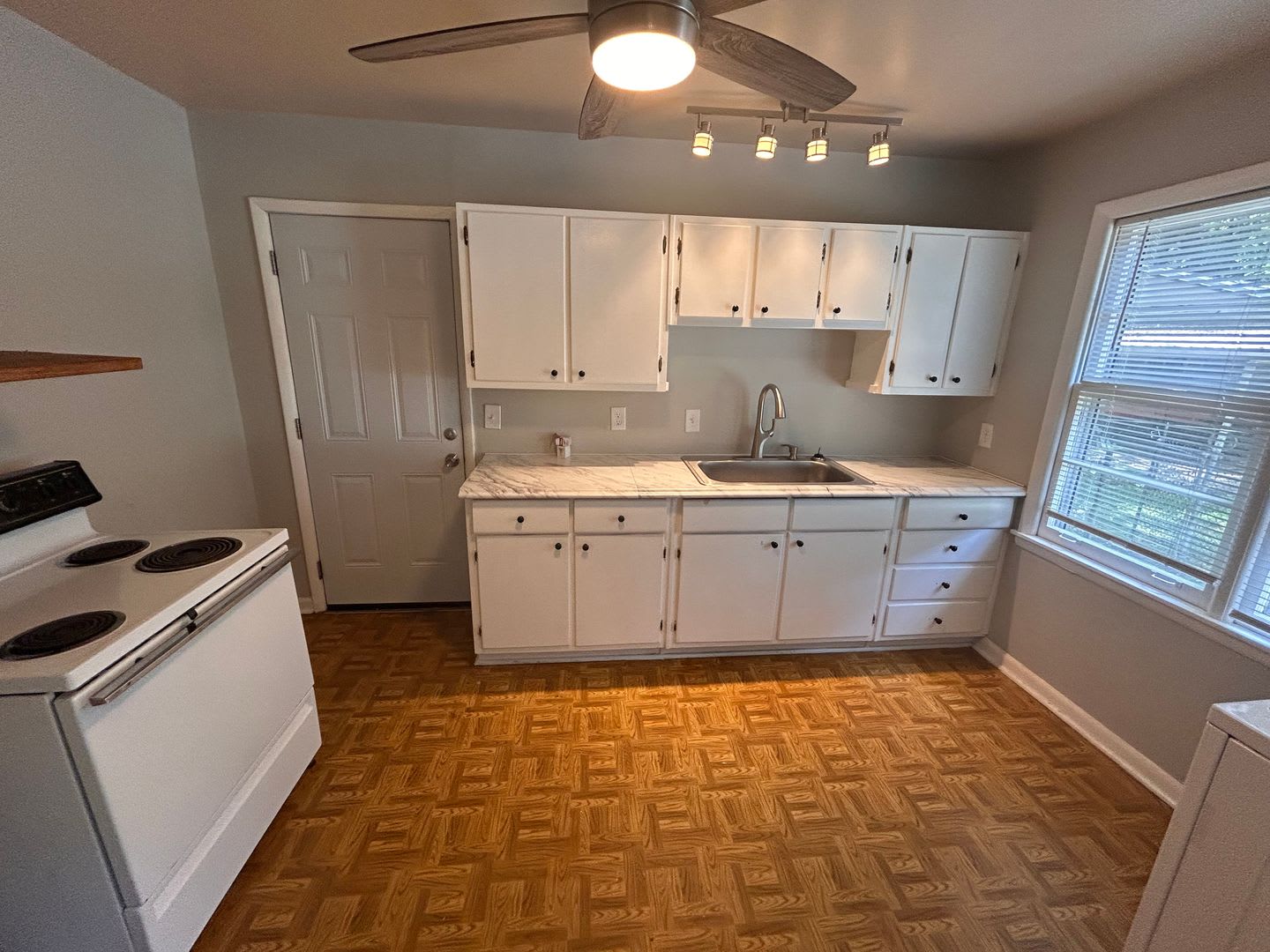 3BR- 1.5BA house with large yard- with move in special to get cash off rent! – photo 1