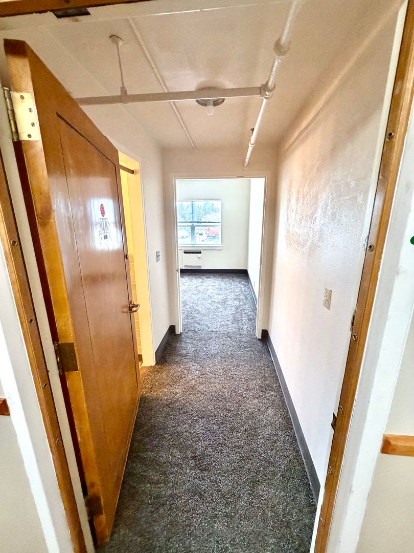 Eagle Crest Village Apartments #212: 1bdrm/1bath – All Utilities &amp; Wi-Fi Included! – photo 1 of 17