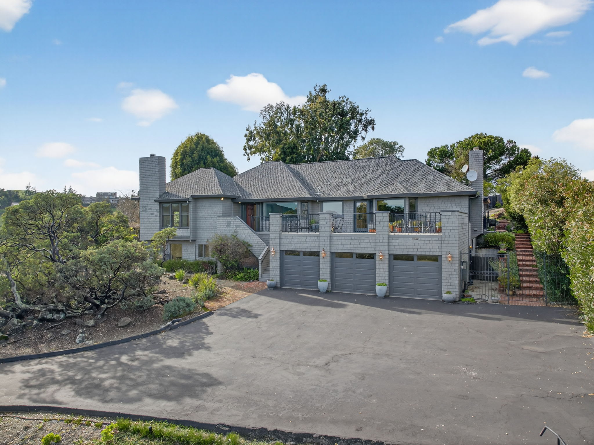 18750 Castle Hill Dr – photo 1 of 43