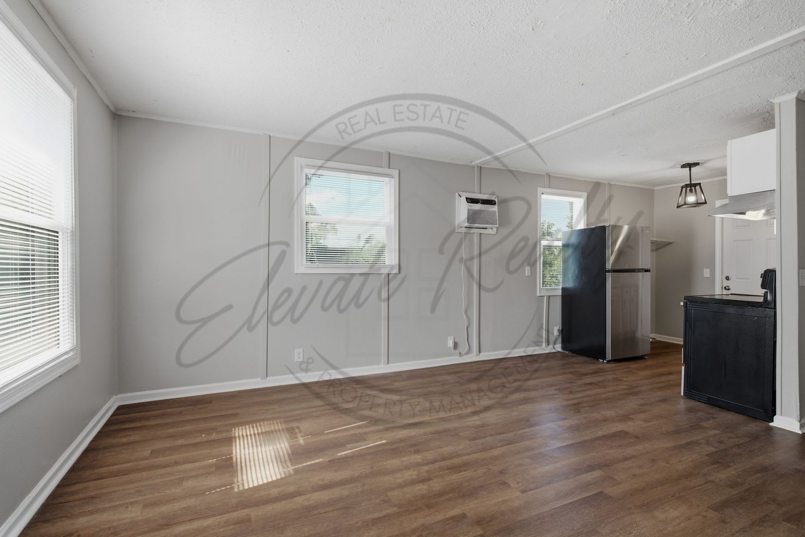 Two Bedroom Duplex in Madison on Special! – photo 1