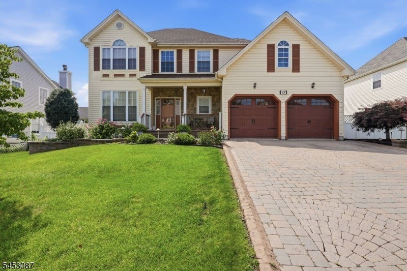 17 Grant Way – photo 1 of 136