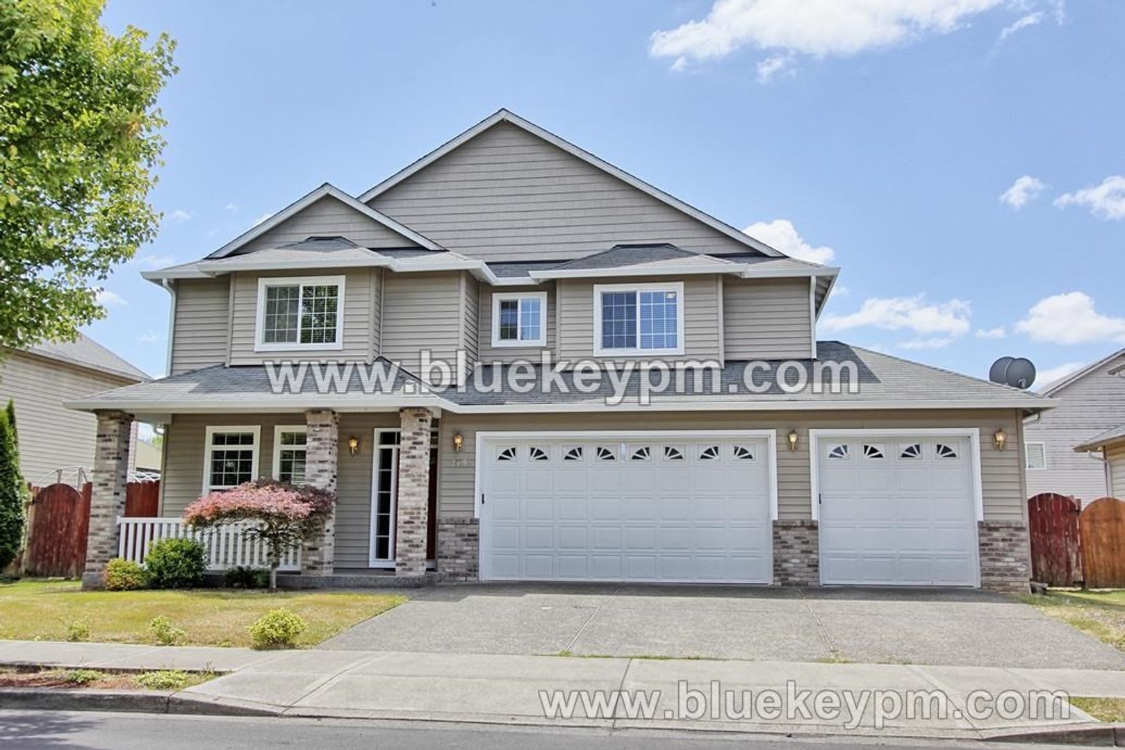 Battle Ground Home with 4 Bed, 2.5 Bath and Den/Office – photo 1