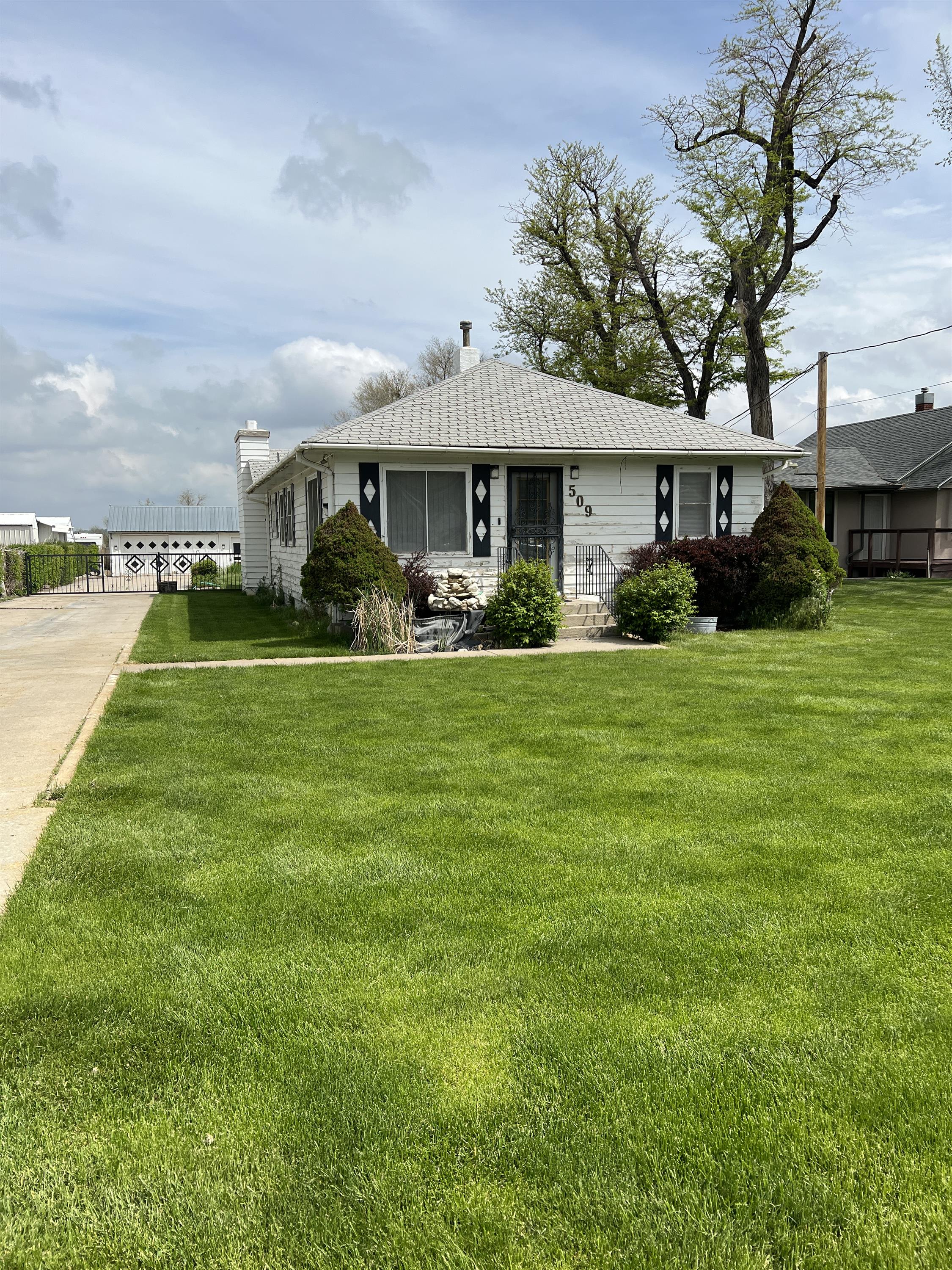 509 East Riverview Avenue – photo 1 of 19