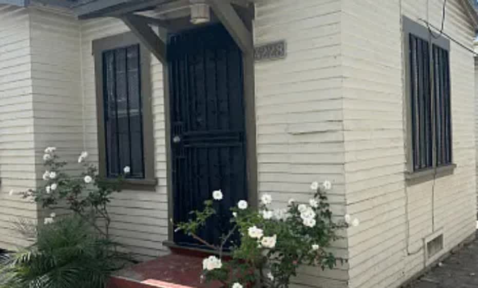 4214 S Hoover St – photo 1