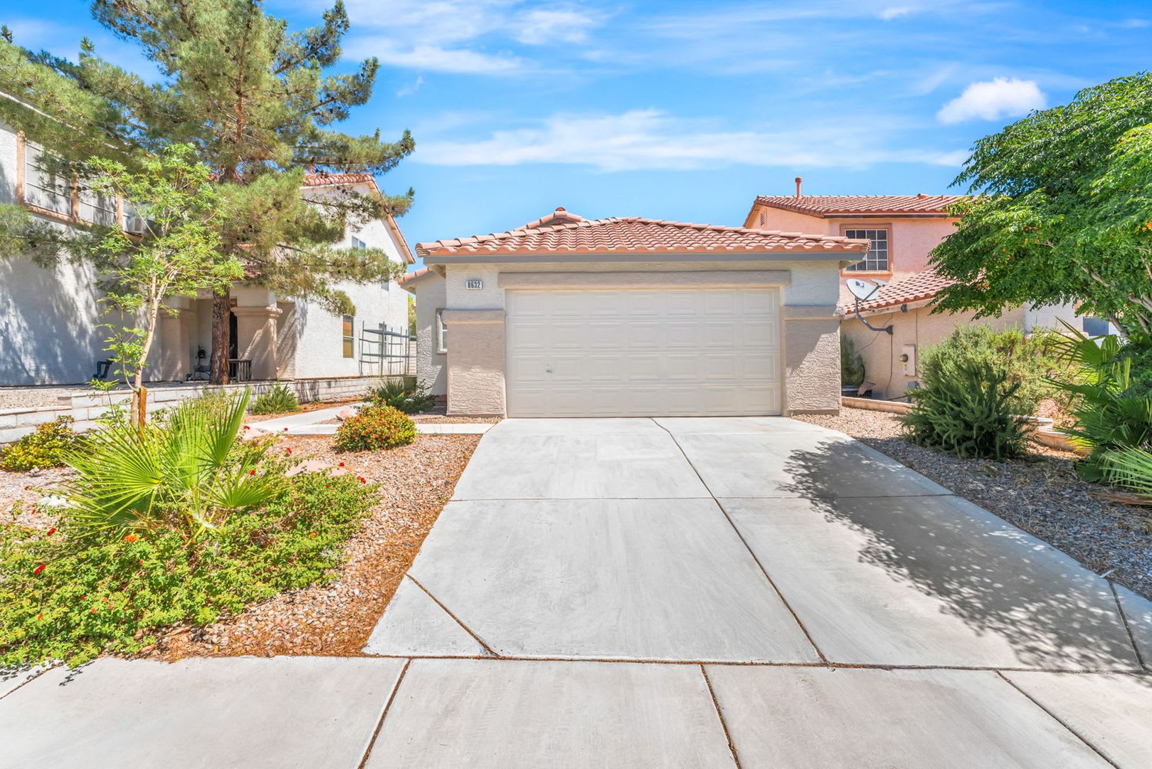 Single-Story Centennial Hills Retreat with Open-Concept Living & Covered Patio! – photo 1