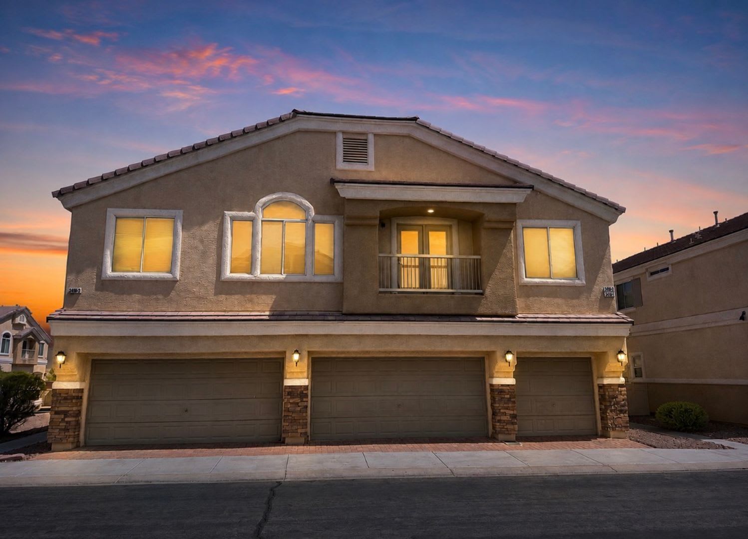 2 bedroom townhome with 1 car garage – photo 1