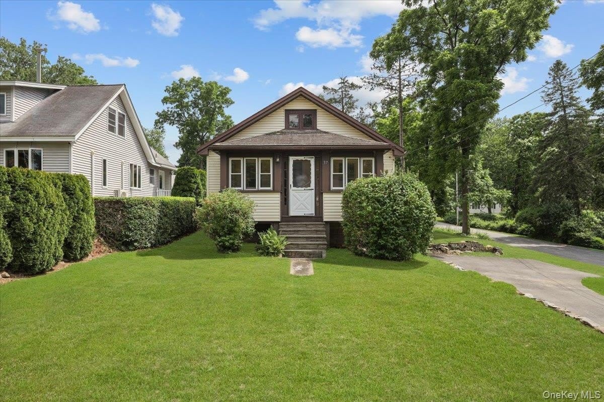 37 Yates Avenue – photo 1 of 12