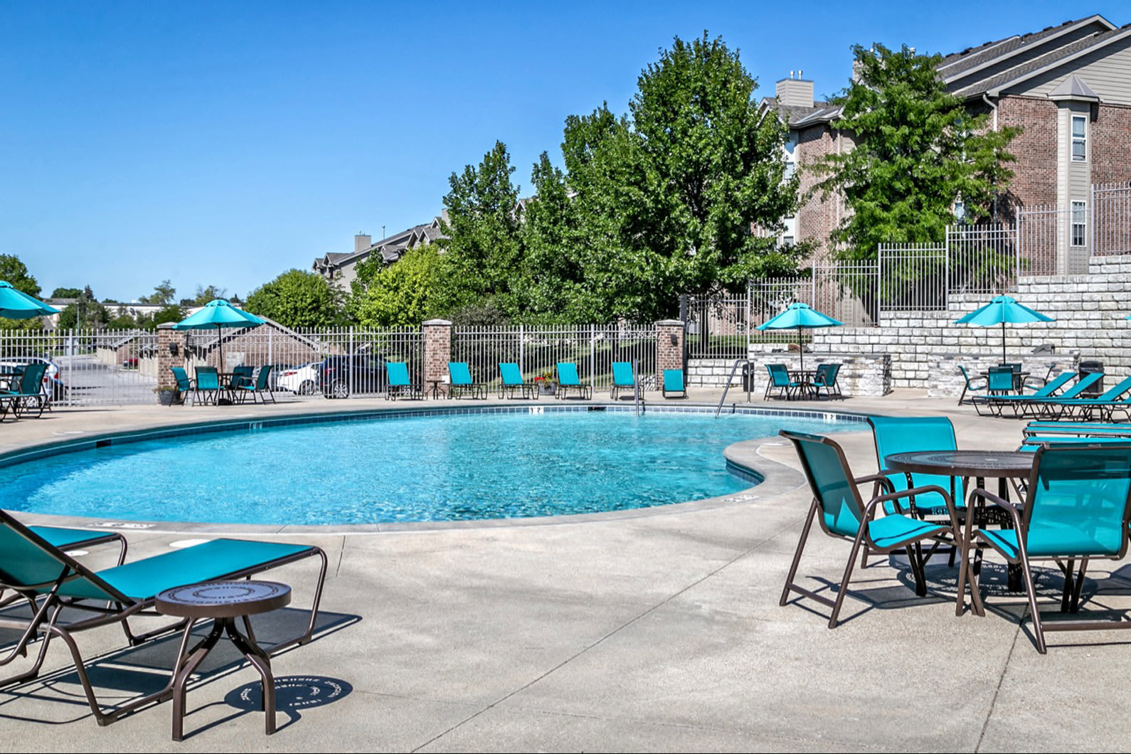 Whispering Hills Apartments – photo 1