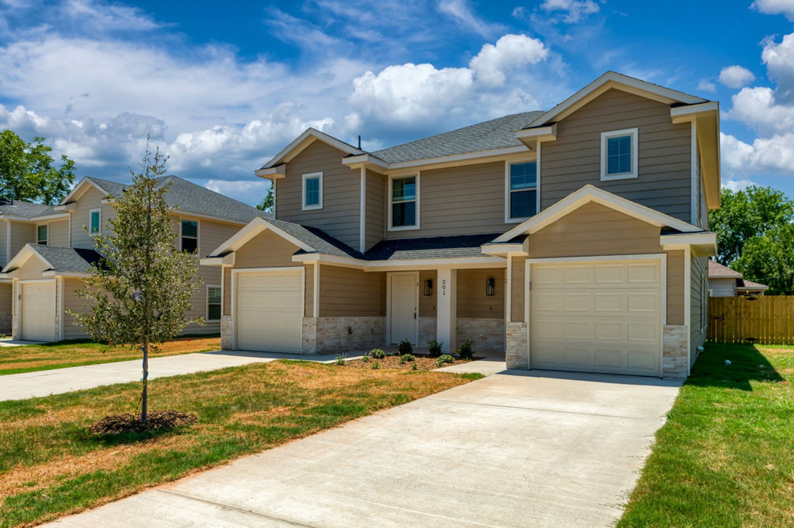 AVAILABLE NOW! 3 BEDROOM DUPLEX LOCATED IN WHITERIGHT, TEXAS! – photo 1 of 21