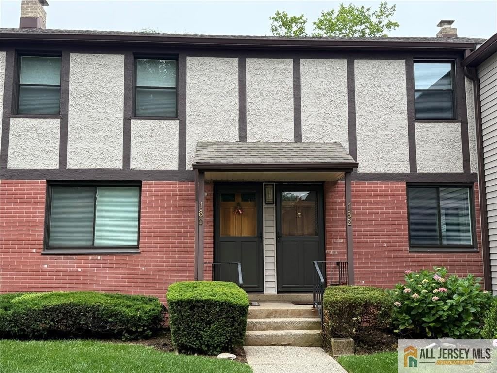 182 Newman Street – photo 1 of 7