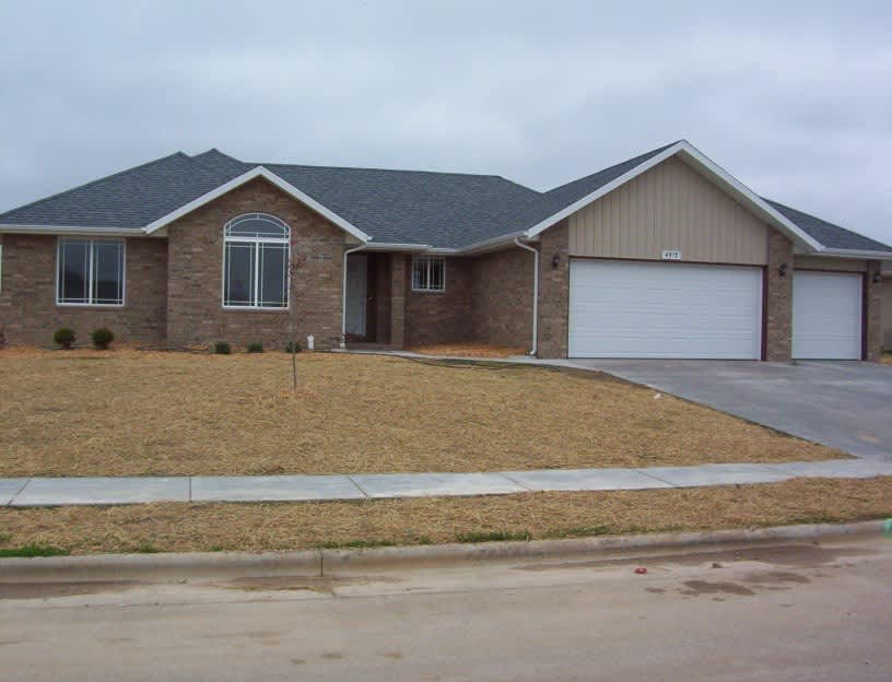 Beautiful 4 bedroom house in Battlefield! – photo 1 of 8