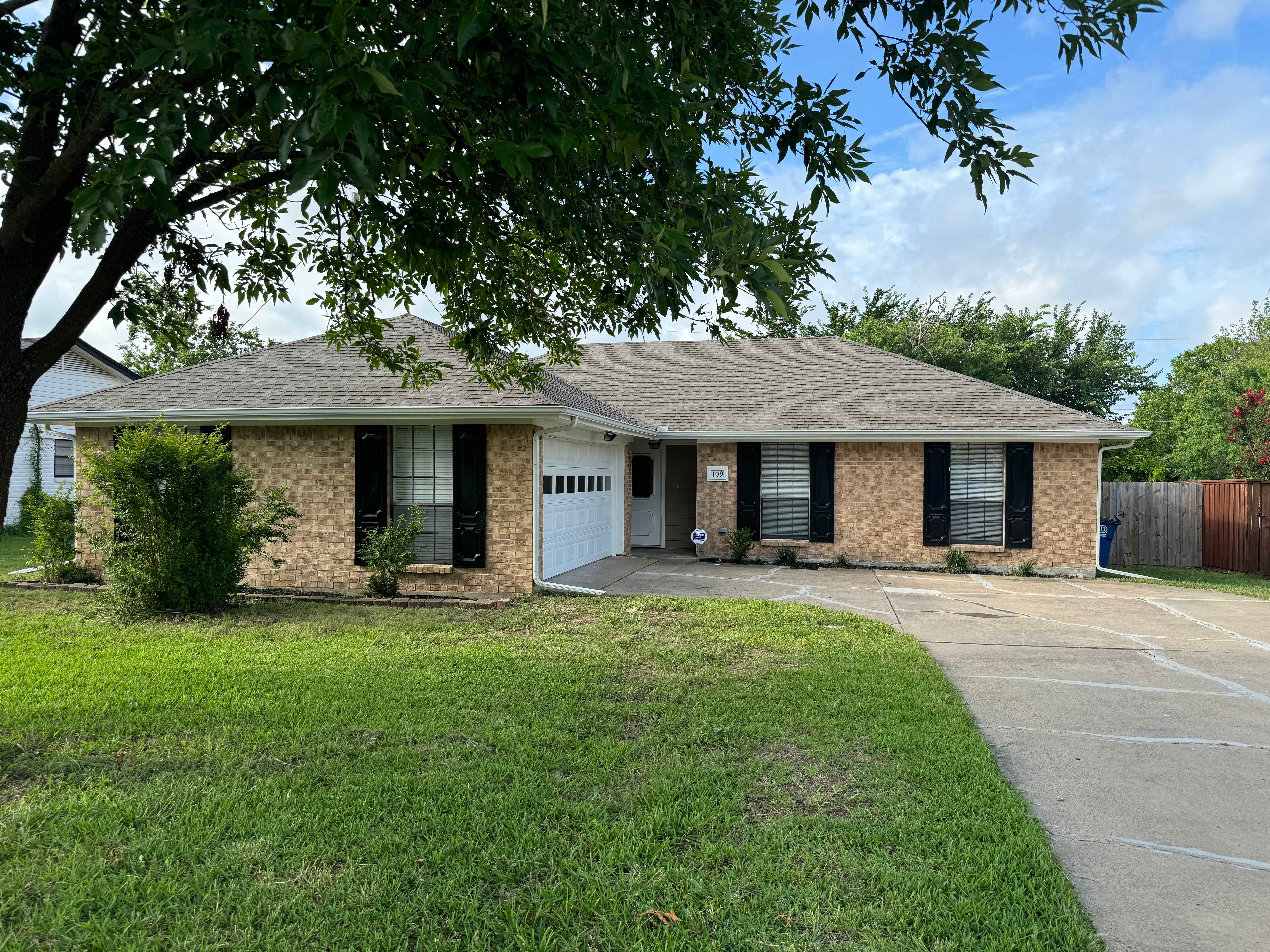 109 E Willow Ln – photo 1