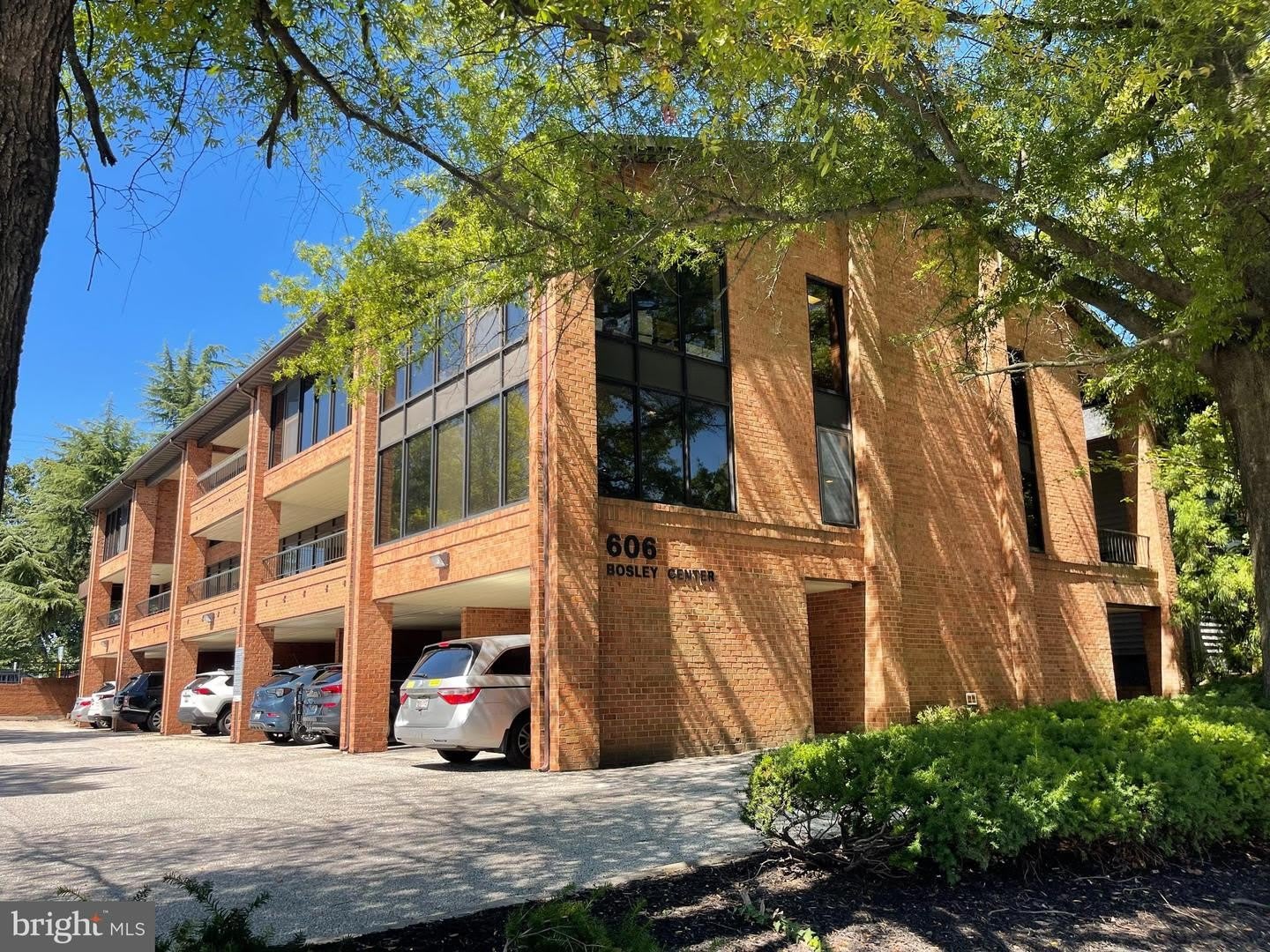 604 606 Bosley Ave Suite 2 A – photo 1 of 256