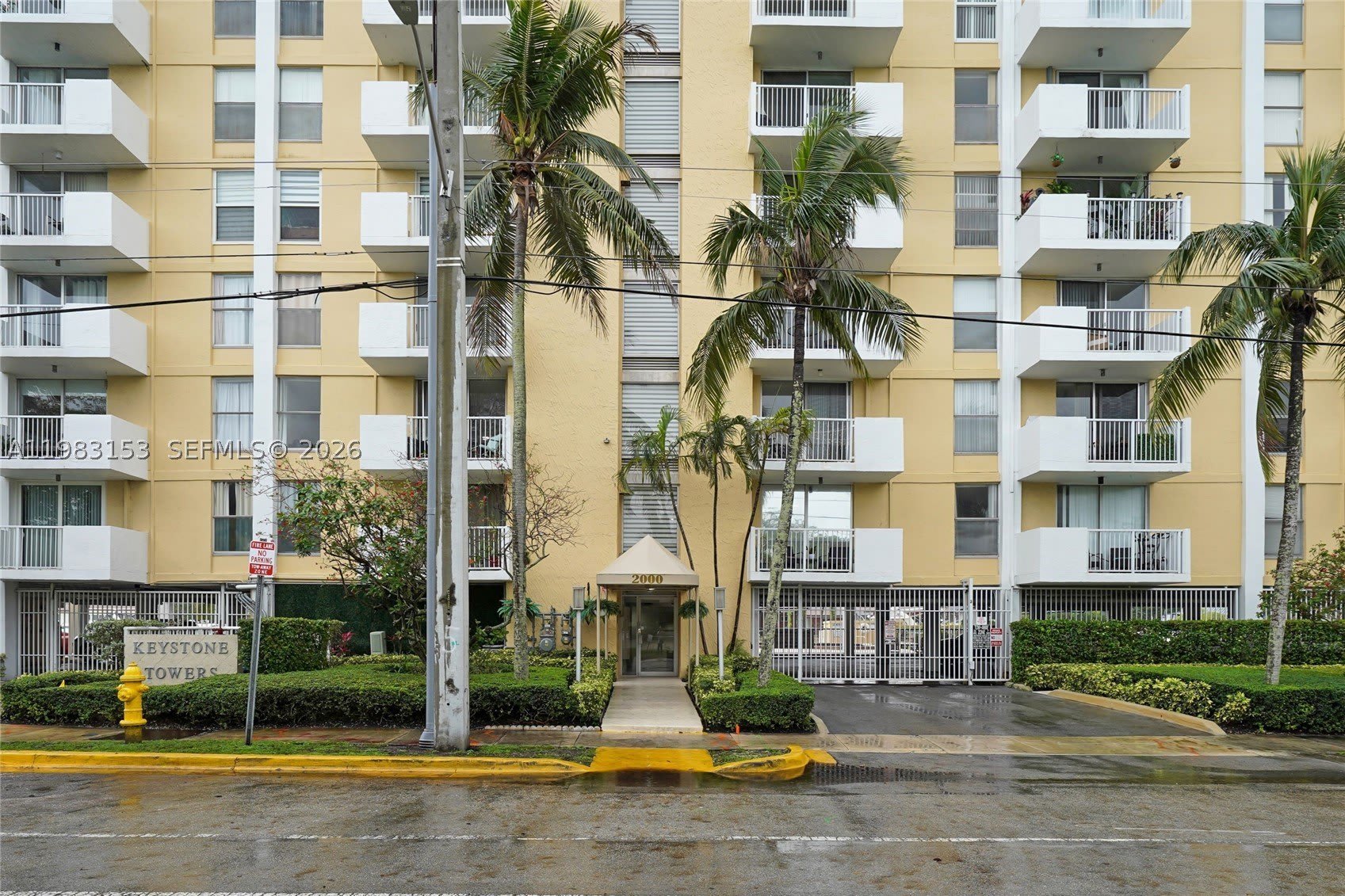 2000 NE 135th St – photo 1