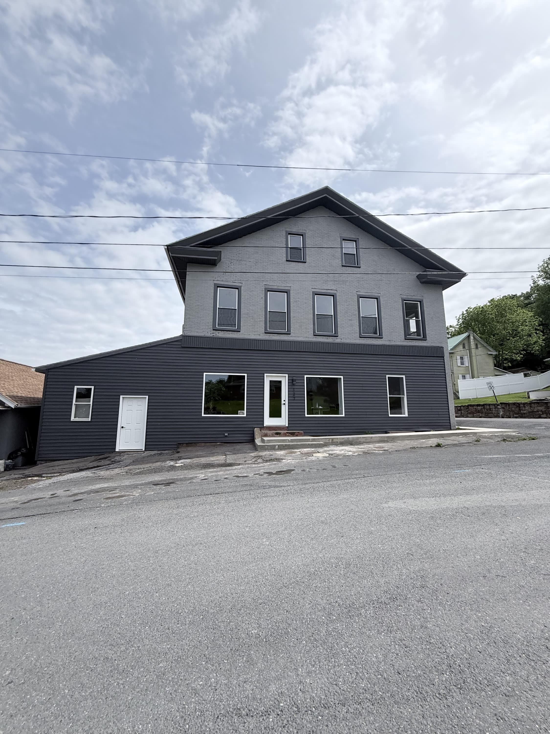 127 Susanna Street – photo 1 of 14
