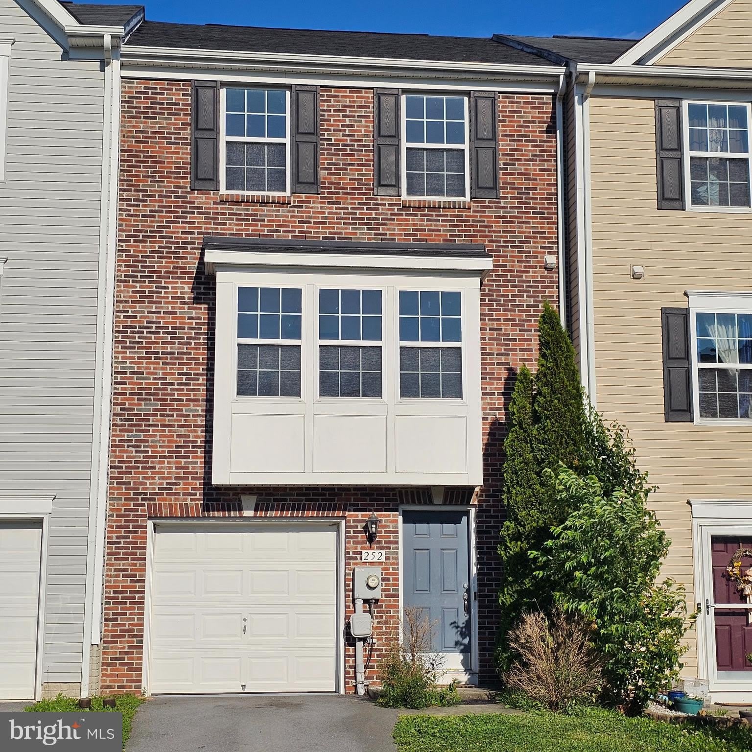 252 Rumbling Rock Road – photo 1 of 201