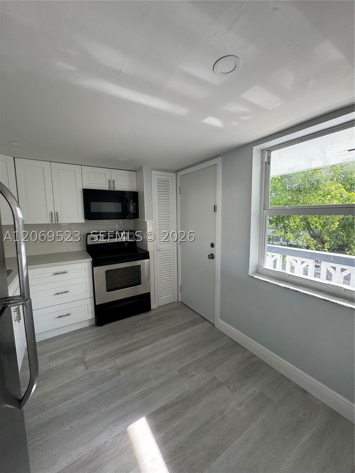 1398 NE 191st St – photo 1