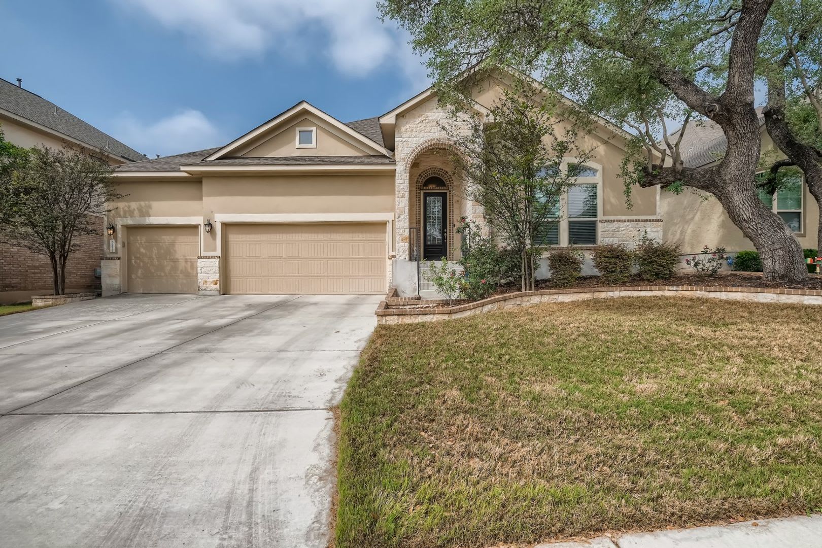Stunning 4BR/3Bath 1-story luxury home in Alamo Ranch – photo 1