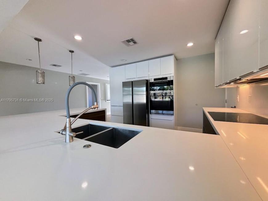 401 S Highland Dr # 0 – photo 1