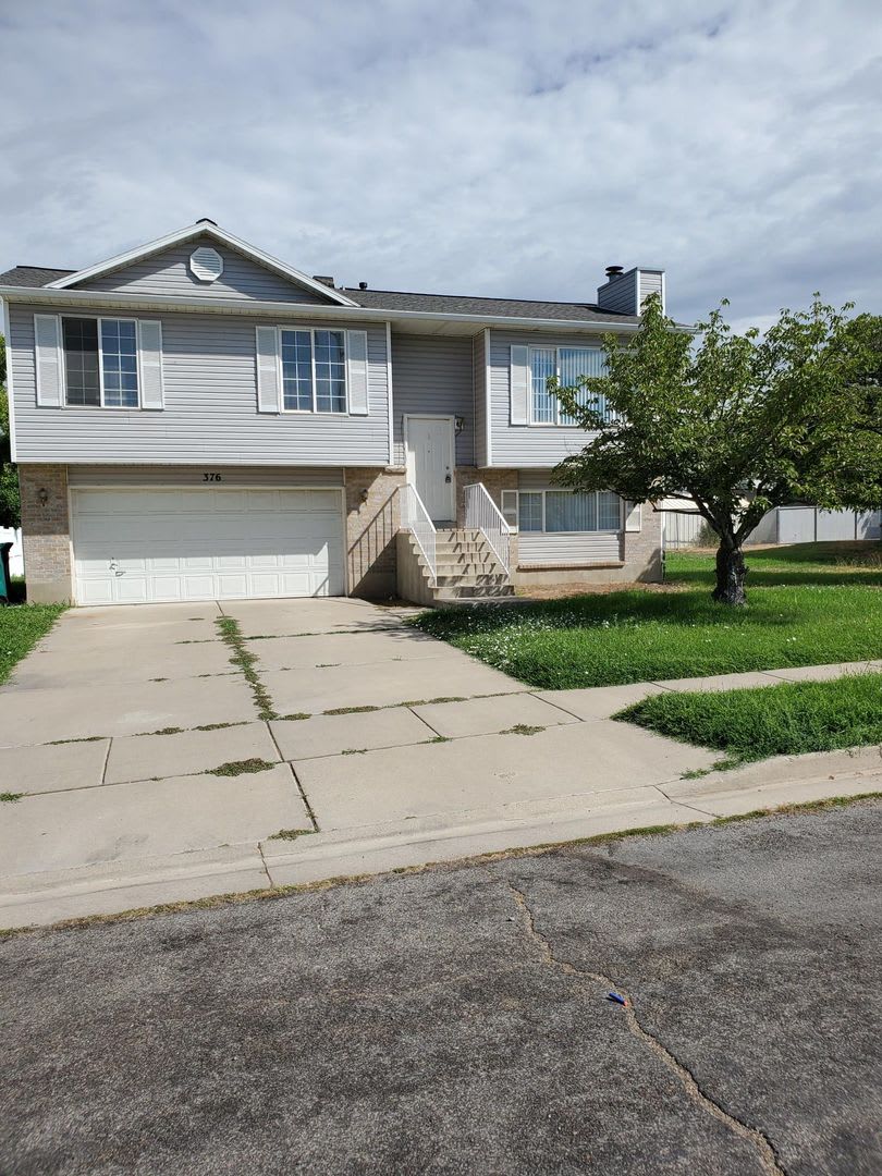4 Bedroom House In Clearfield – photo 1